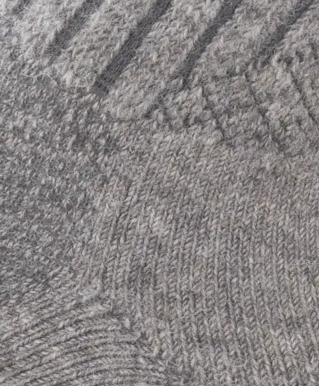 texture de nos chaussettes gris cendré en laine de mouton de mes chausettes mongoles