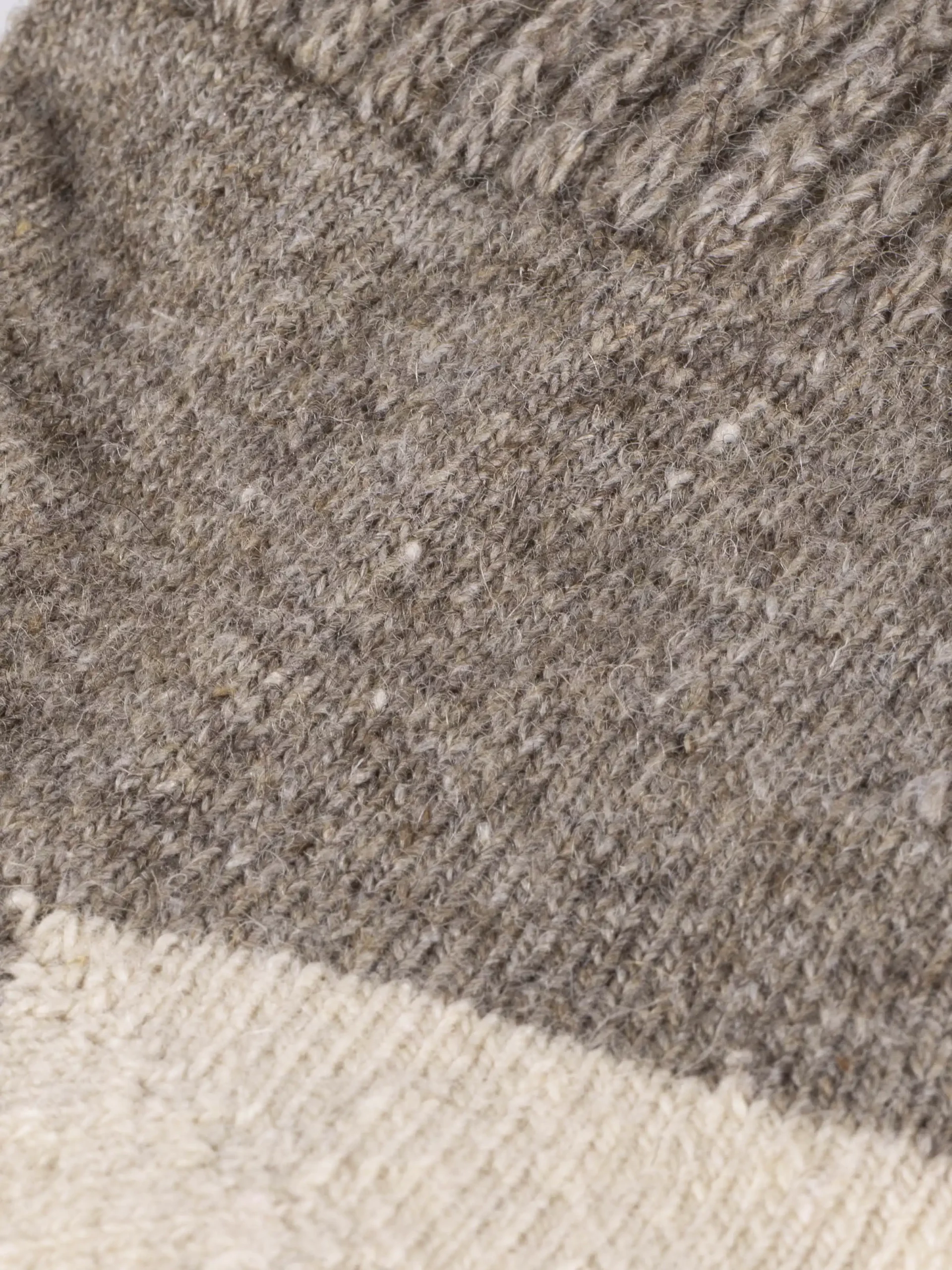texture de nos chaussettes sable gris en laine de mouton