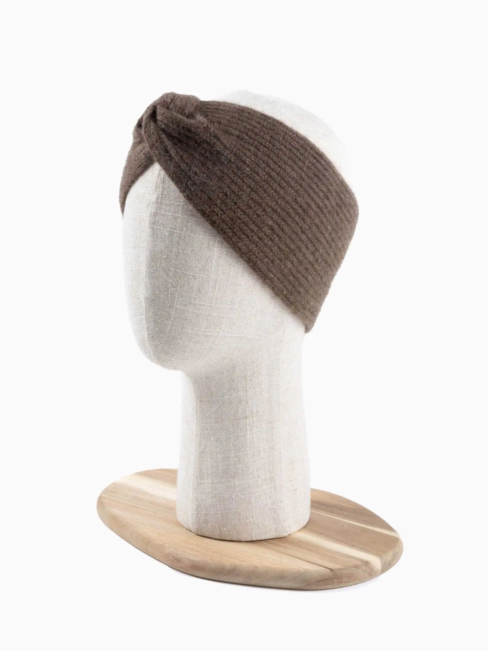 Bandeau marron chocolat torsade en laine sur mannequin
