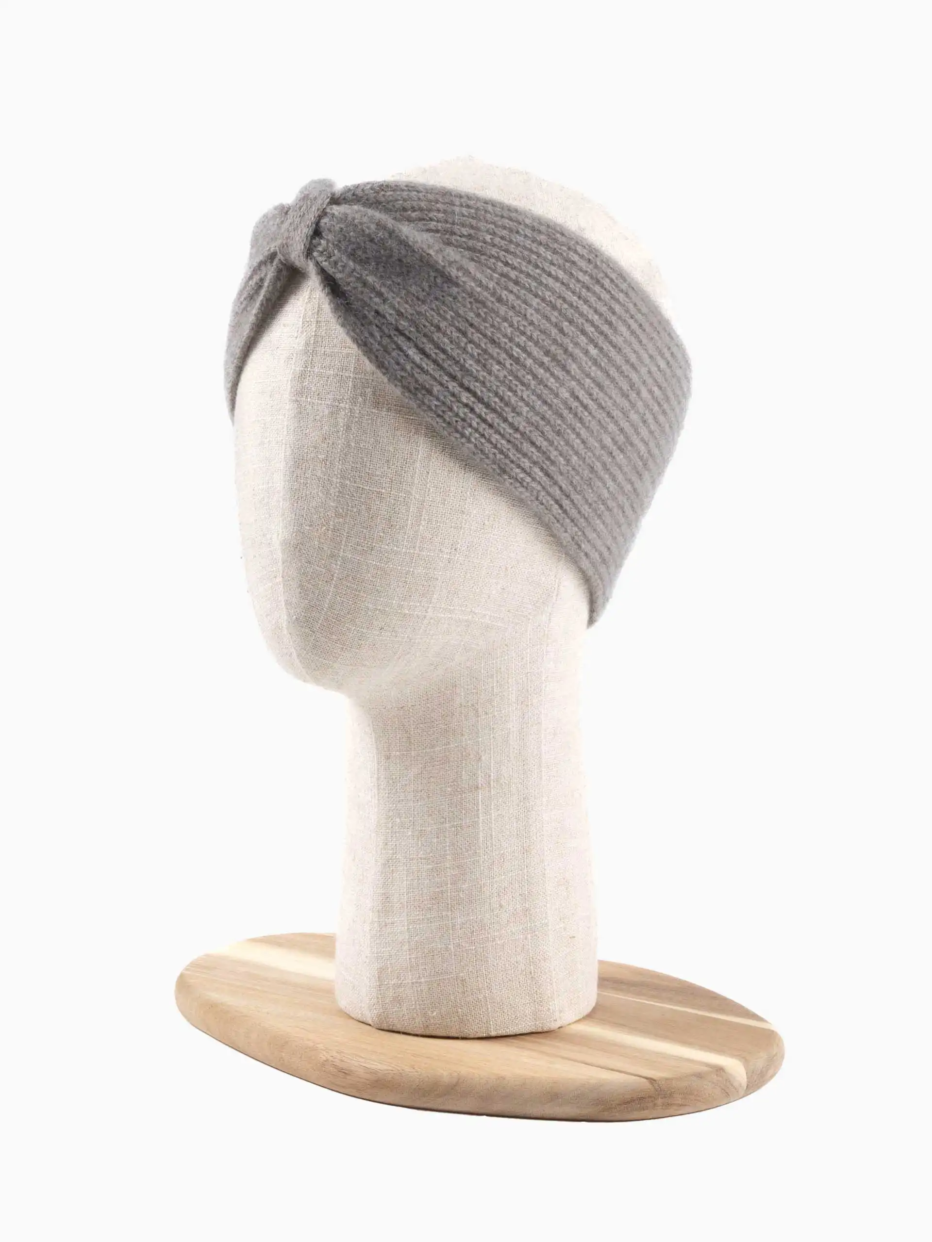 Bandeau en laine de yack gris cendré présenté sur un mannequin