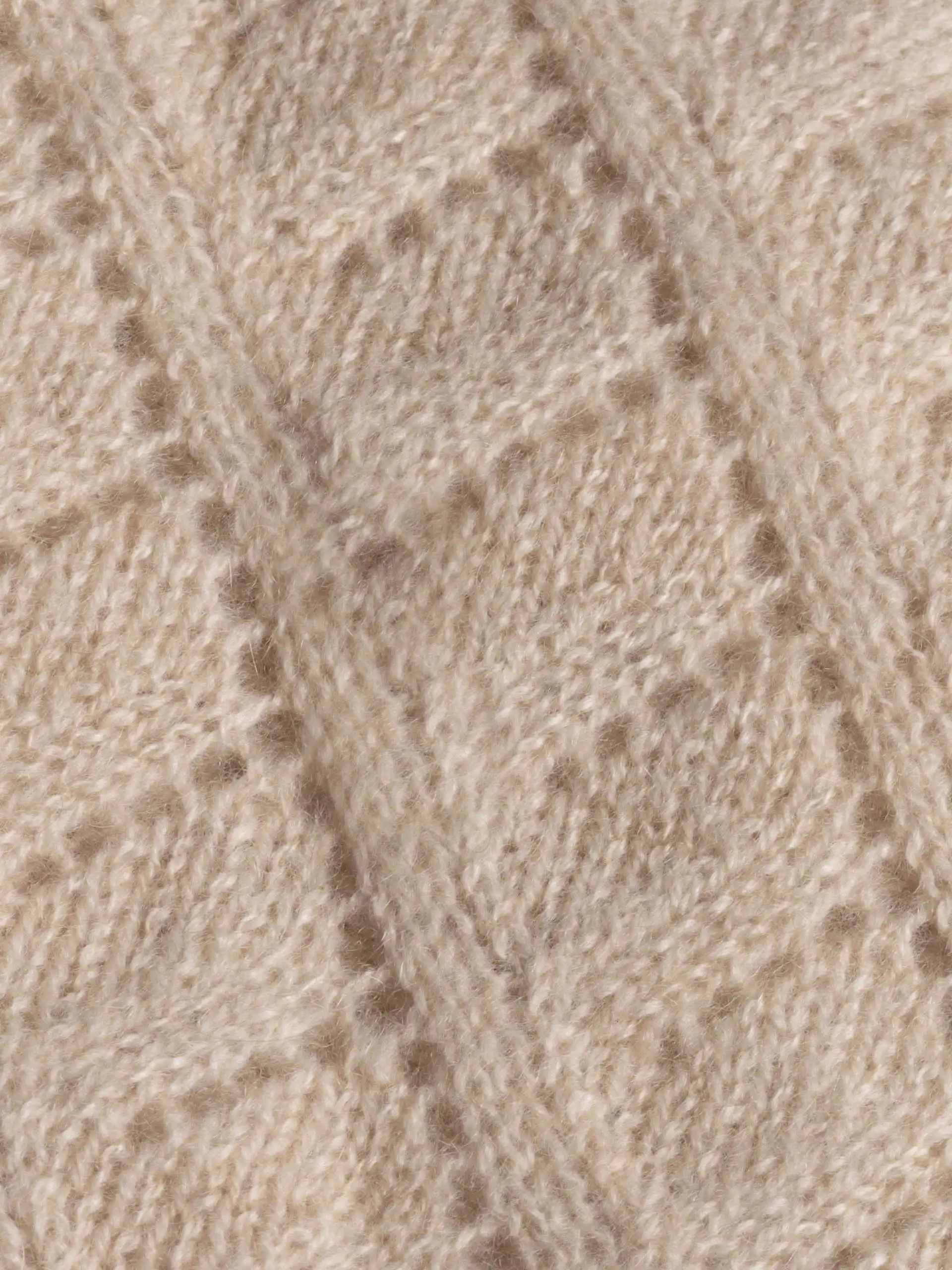 Détail de la texture de l'écharpe cachemire beige lute