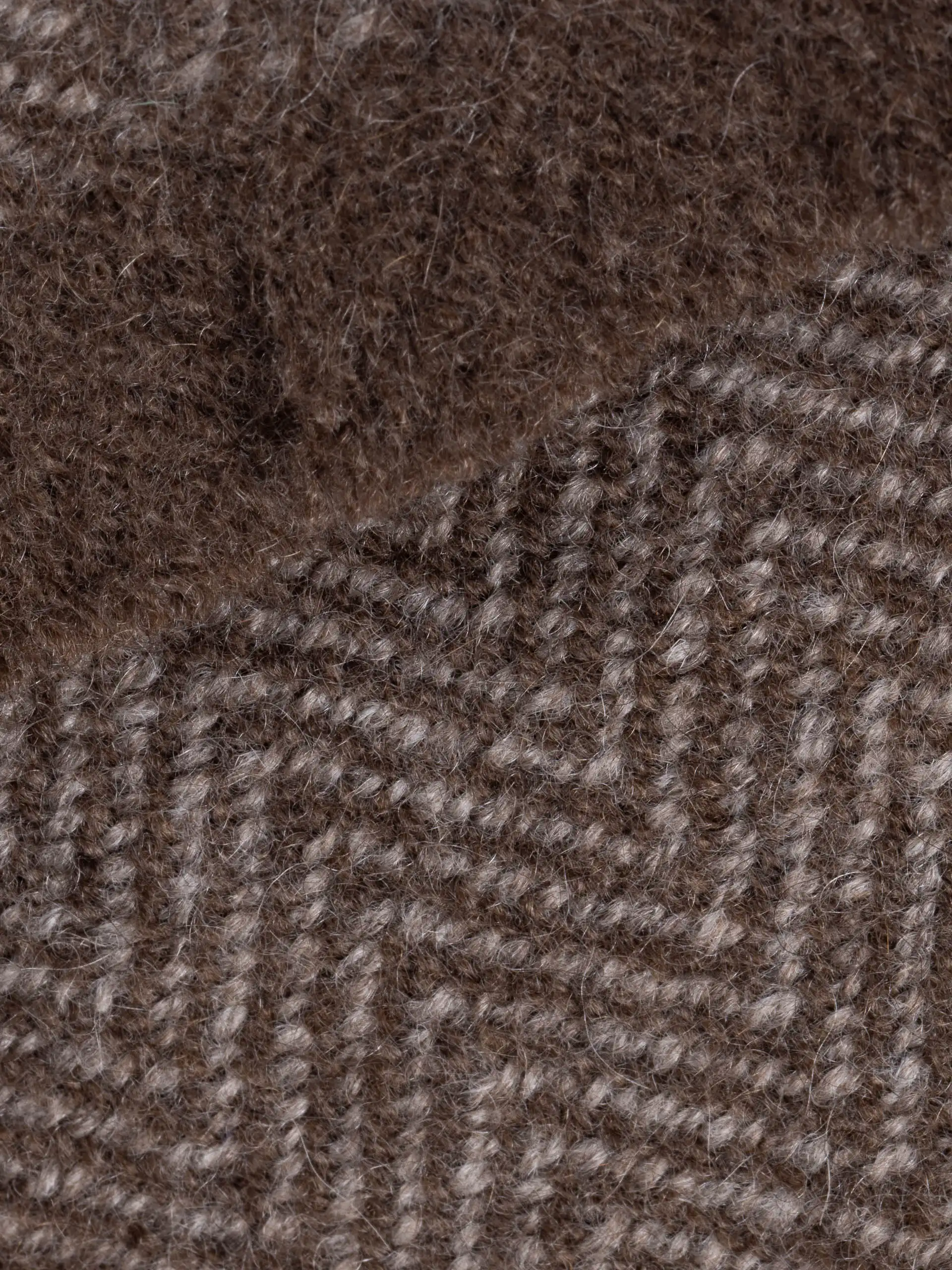 Détail du tricot du Plaid Yack Hiver en laine, mettant en avant sa qualité et sa douceur