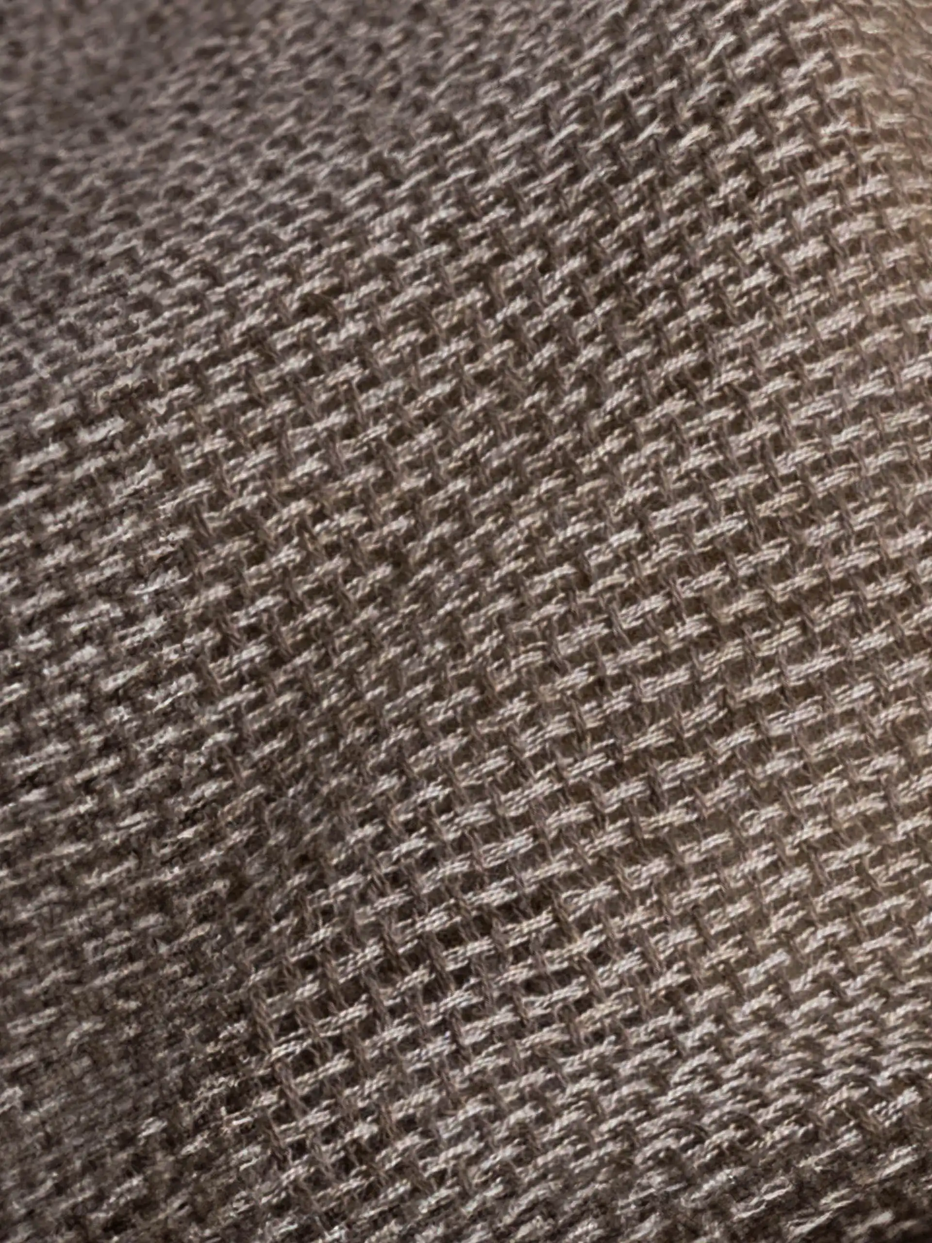 Gros plan sur la texture de l'écharpe yack tissée, illustrant la qualité de la laine.