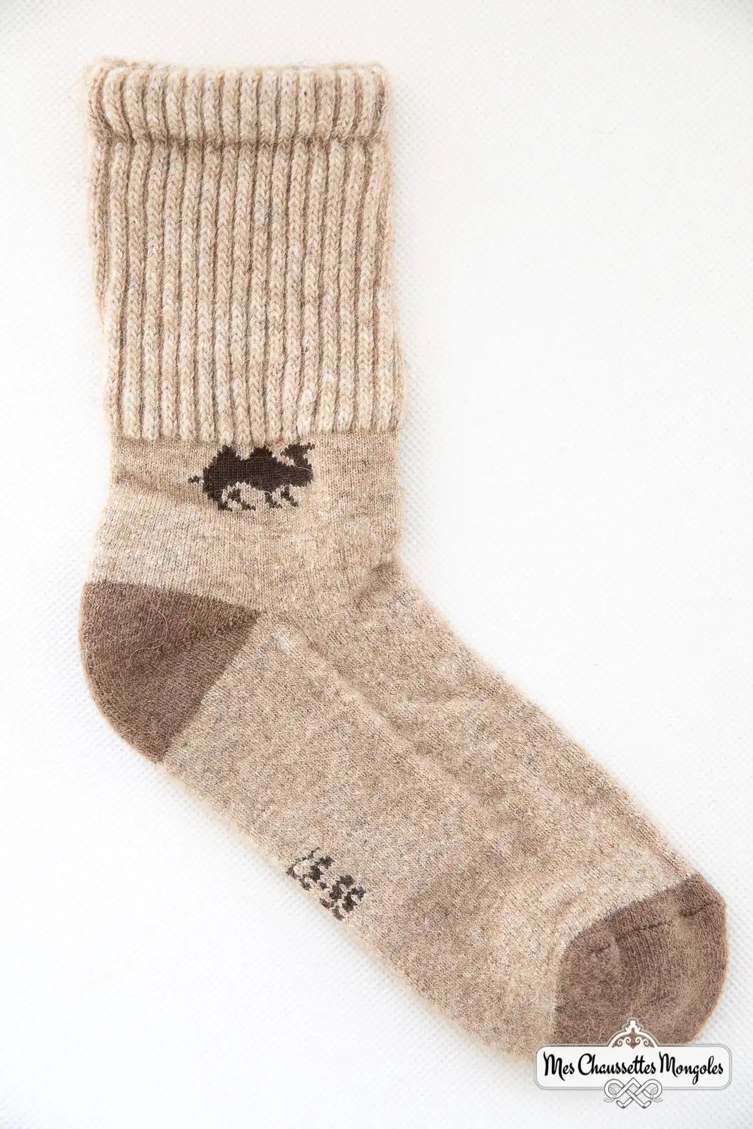 chaussettes mouton crème marron parfait pour homme et femme pour un style d'hiver.