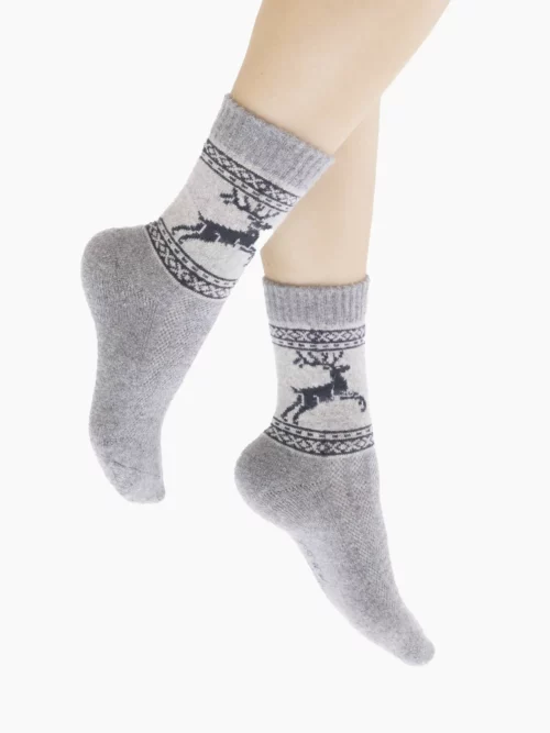 Chaussettes rennes en laine grise pour homme et femme, idéales pour rester au chaud en hiver.
