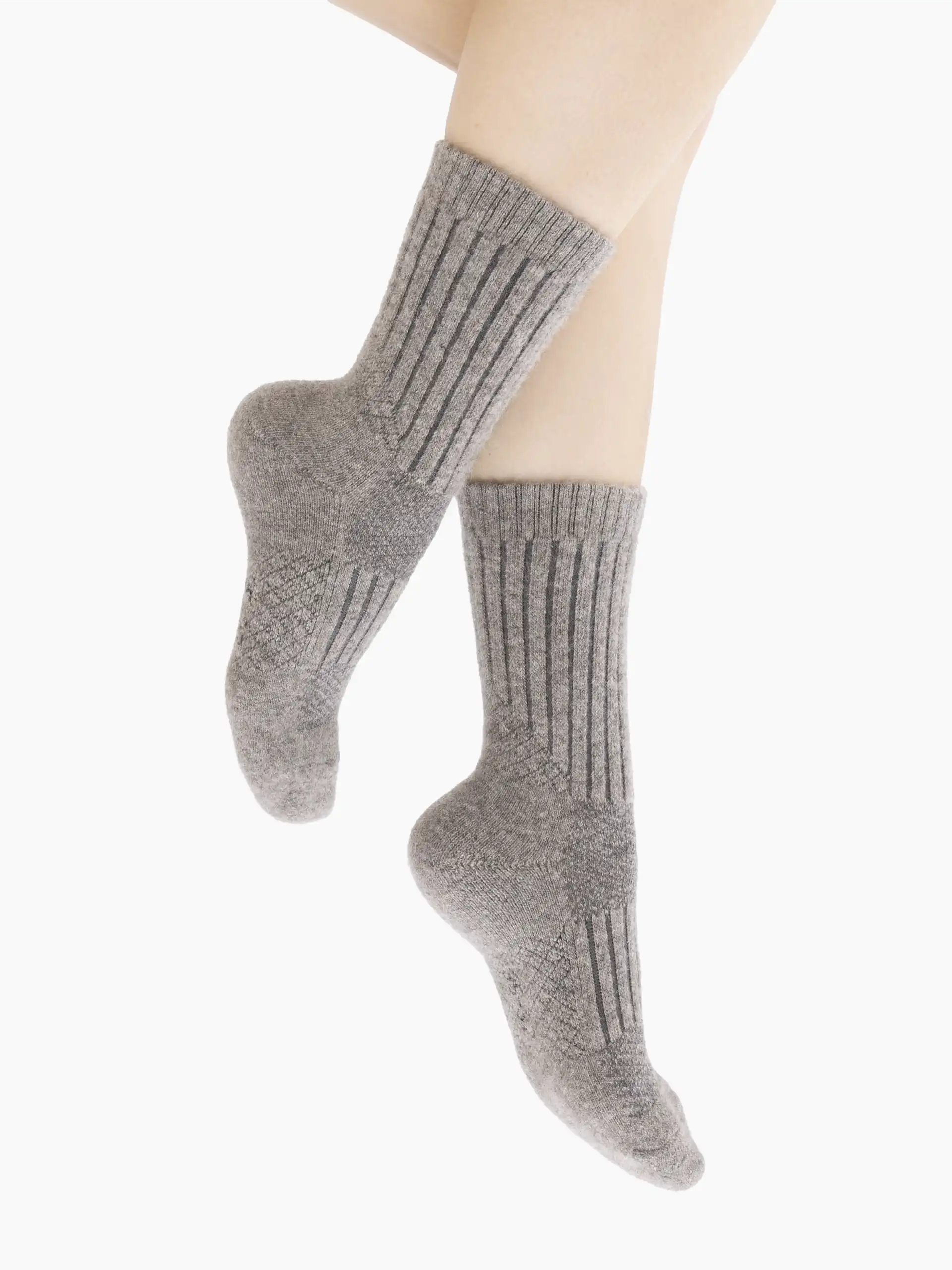 Chaussettes en yack gris 100% mongol, parfaites pour rester au chaud et confortable en hiver.