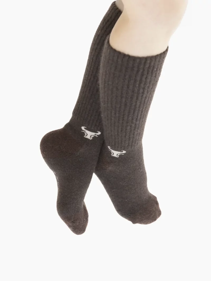 Vue de profil des chaussettes yack hautes