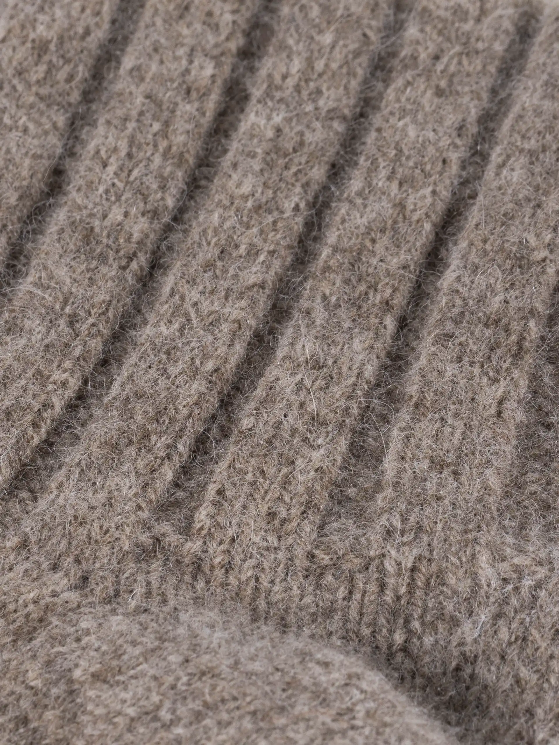 Gros plan sur la matière des chaussettes mouton cachemire, montrant les fibres de laine douce.