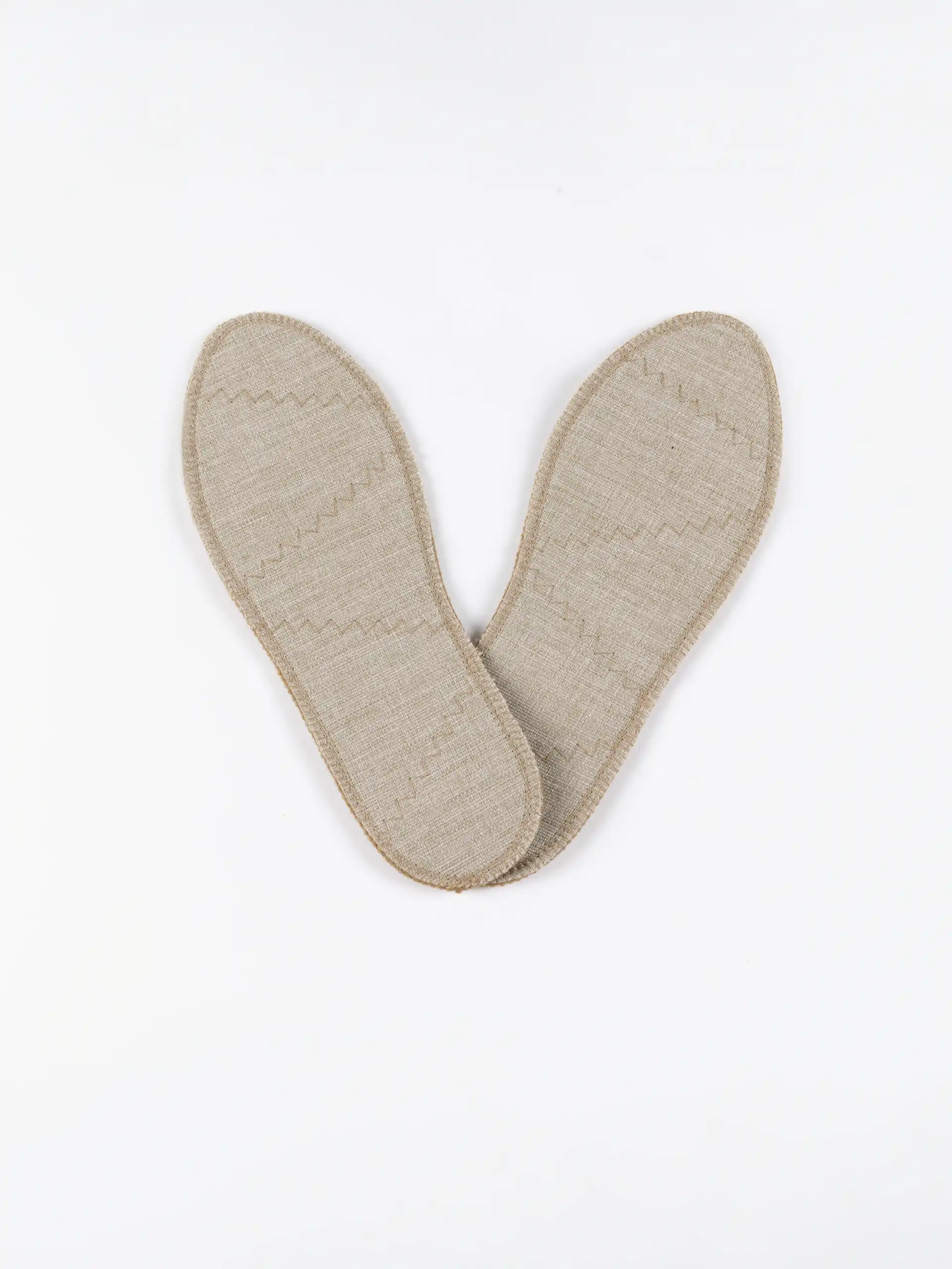 Semelles en feutre de duvet de chameau beige, légères et résistantes pour un confort durable.