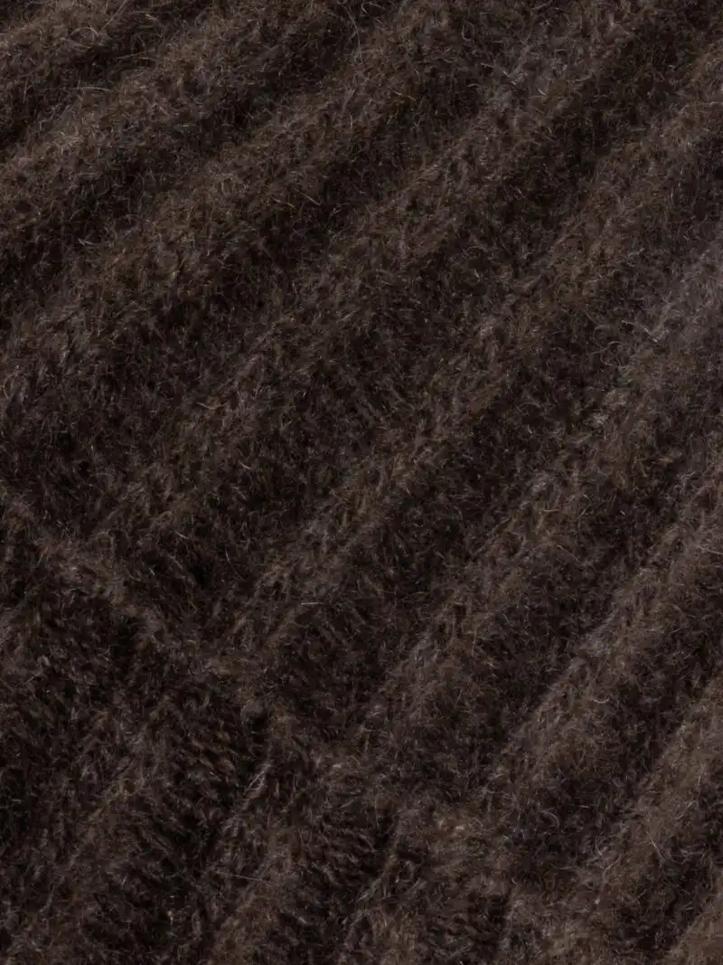 Gros plan sur la texture du bonnet yack marron foncé